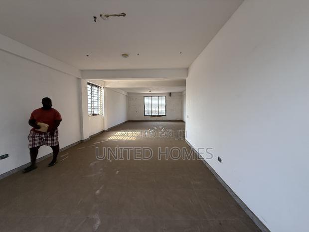 Tema Community One 21 Bedrooms With Office for Rent · Photo 3