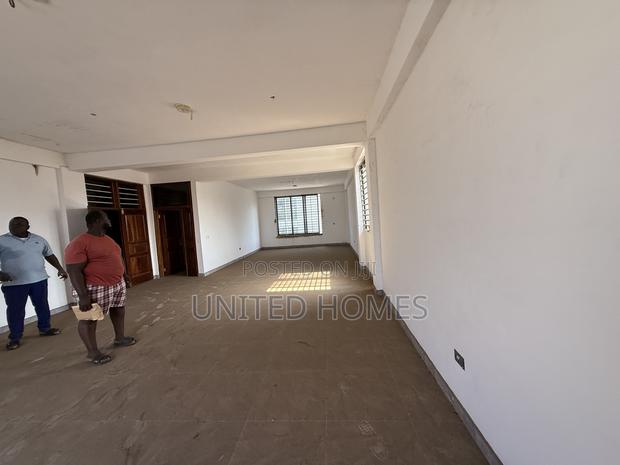 Tema Community One 21 Bedrooms With Office for Rent · Photo 6