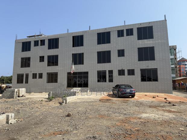Tema Community One 21 Bedrooms With Office for Rent · Photo 1