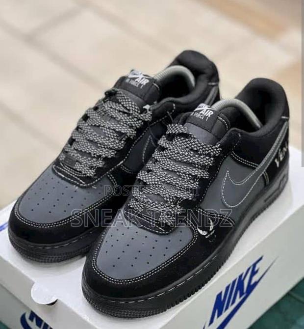 Nike Air Force 1 Og Venom Black · Photo 1