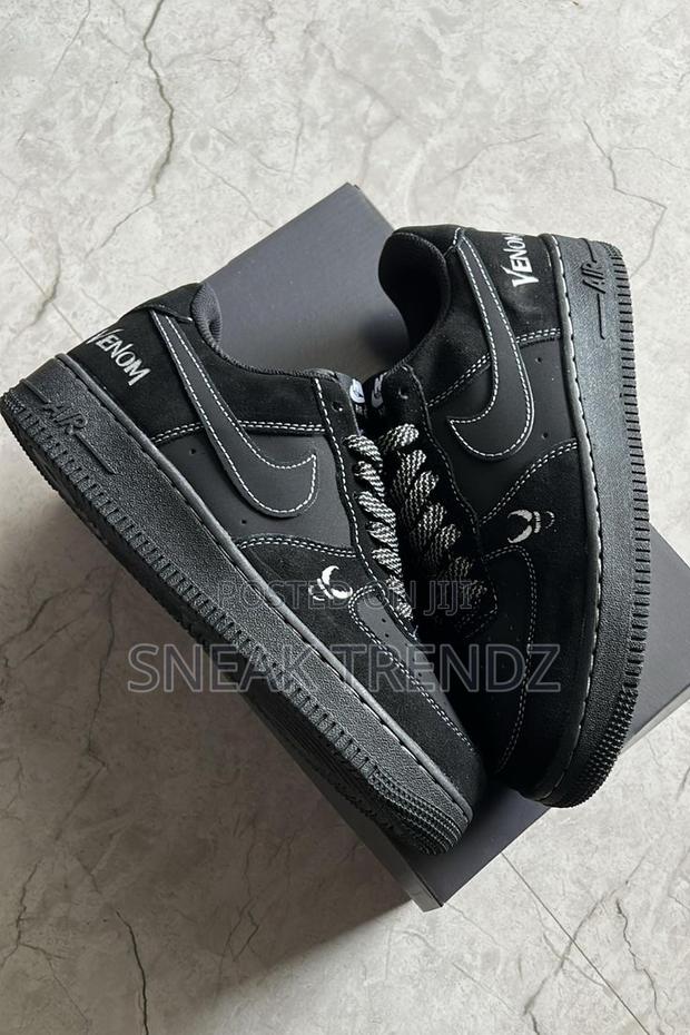 Nike Air Force 1 Og Venom Black · Photo 2
