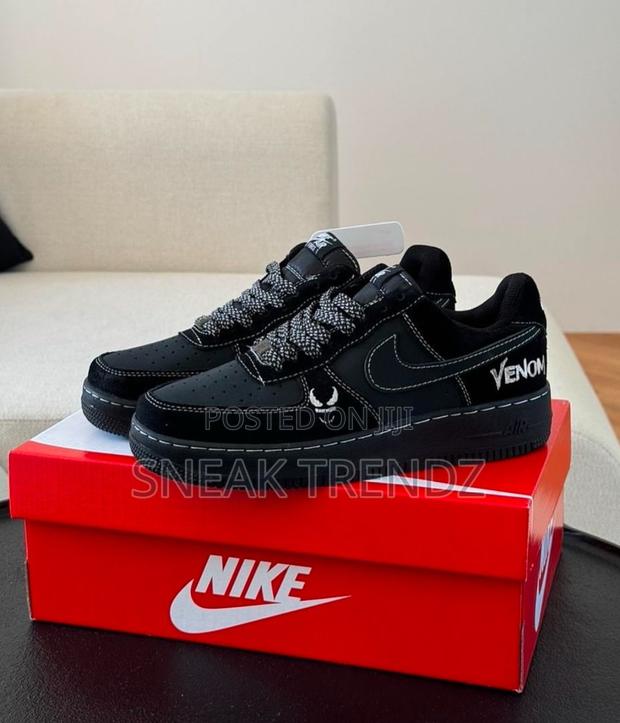 Nike Air Force 1 Og Venom Black · Photo 3