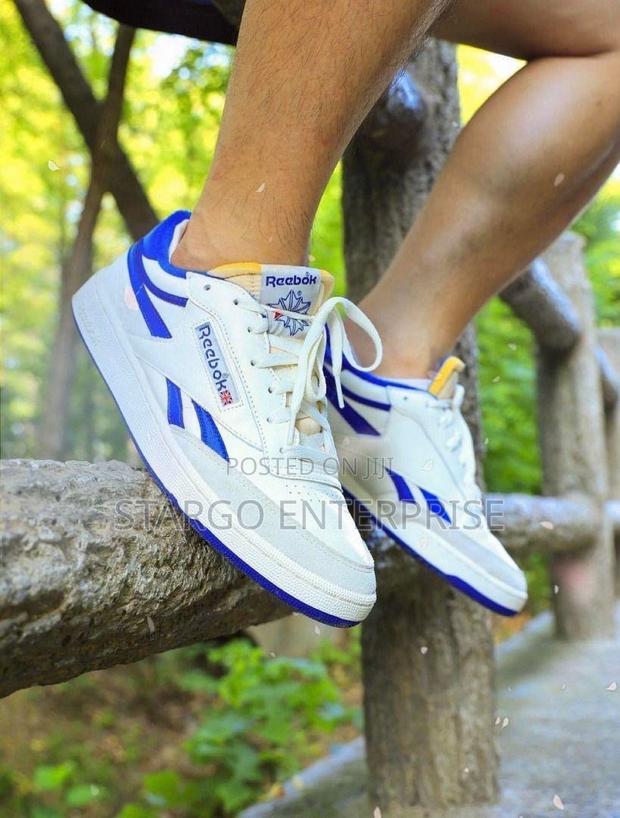 Reebok Sneakers · Photo 2