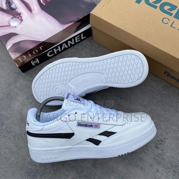 Reebok Sneakers · Photo 1