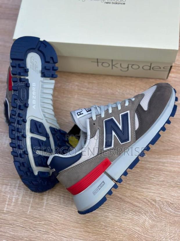New Balance Sneakers · Photo 2