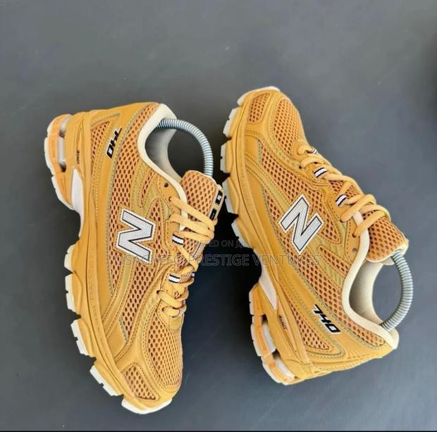 Quality New Balance Sneakers · Photo 1