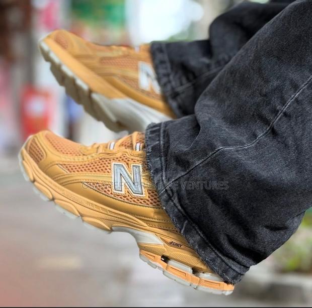 Quality New Balance Sneakers · Photo 2