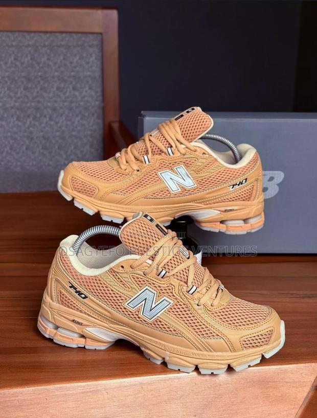 Quality New Balance Sneakers · Photo 3