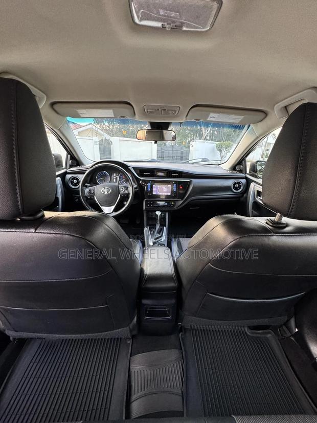 Toyota Corolla SE (1.8L 4cyl 6M) 2018 Black · Photo 7