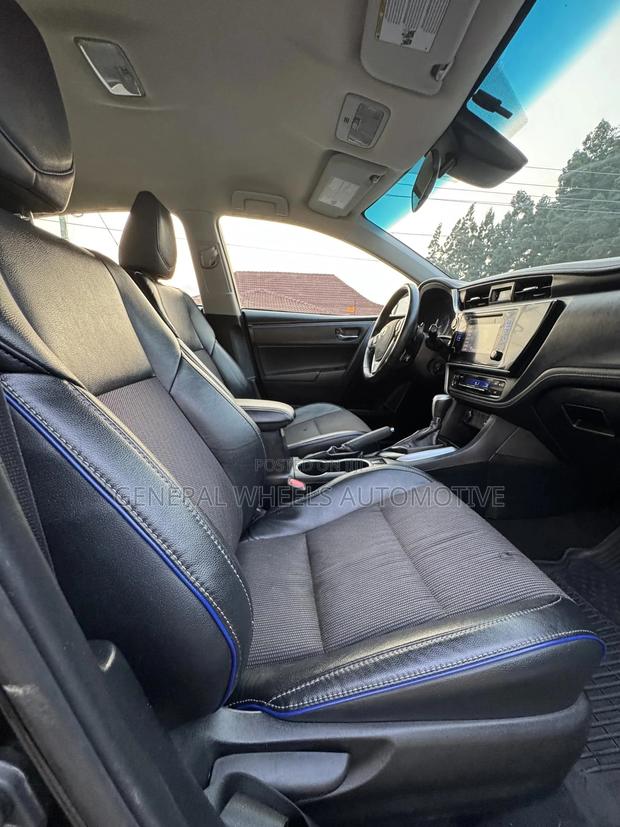Toyota Corolla SE (1.8L 4cyl 6M) 2018 Black · Photo 8