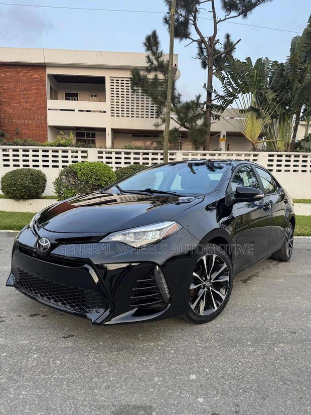 Toyota Corolla SE (1.8L 4cyl 6M) 2018 Black · Photo 2