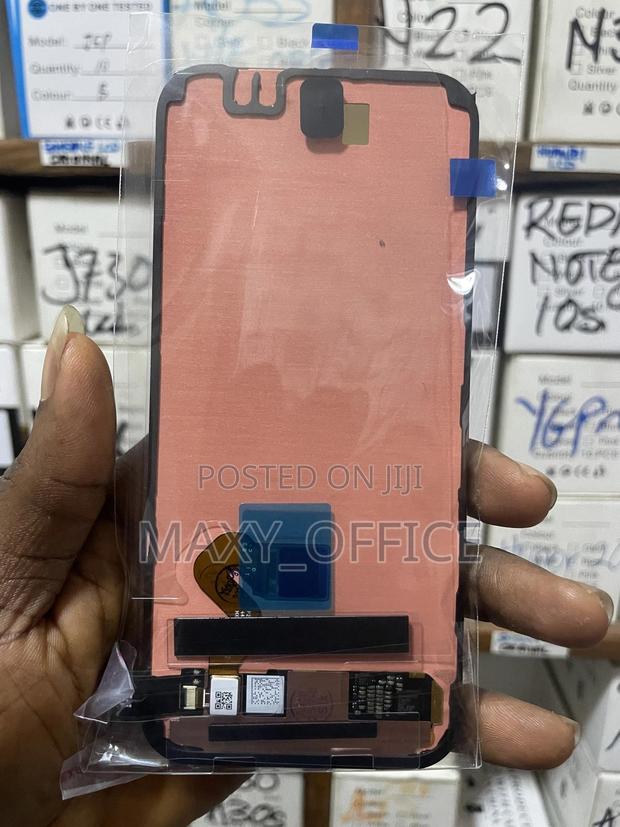 Pixel 9 Original Screen Replacement · Photo 3