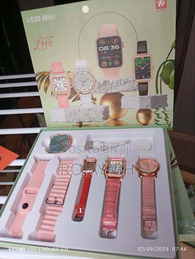I-530 Smartwatch That Comes With 3 Female Quartz Leather Watches-Pink · Photo 1
