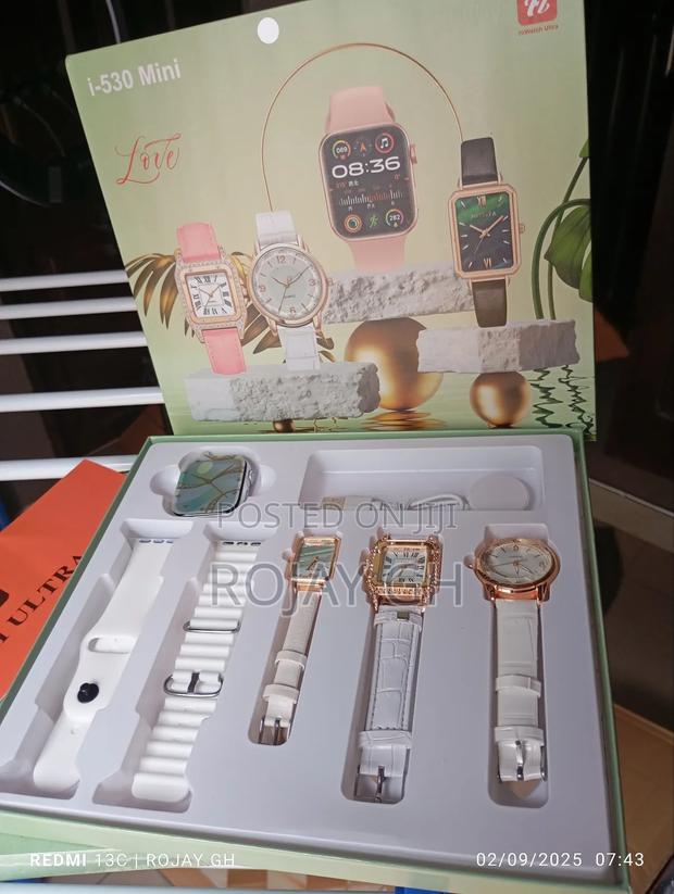 I-530 Smart Watch That Comes With 3 Female Quartz Watches - Silver · Photo 2