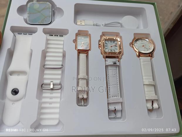 I-530 Smart Watch That Comes With 3 Female Quartz Watches - Silver · Photo 3