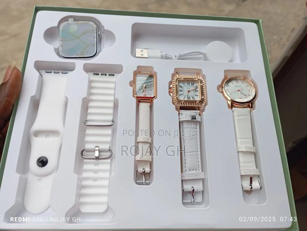 I-530 Smart Watch That Comes With 3 Female Quartz Watches - Silver · Photo 4
