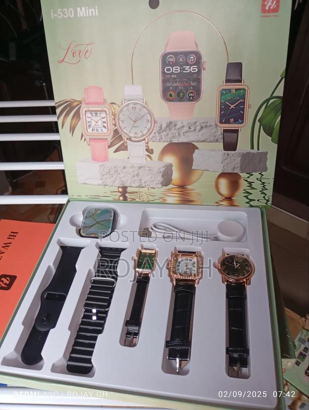 I-530 Smart Watch That Comes With 3 Female Quartz Watches - Black · Photo 1