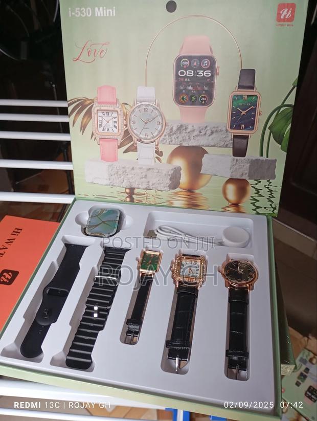 I-530 Smart Watch That Comes With 3 Female Quartz Watches - Black · Photo 2