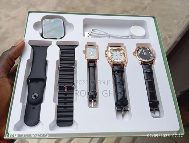 I-530 Smart Watch That Comes With 3 Female Quartz Watches - Black · Photo 3