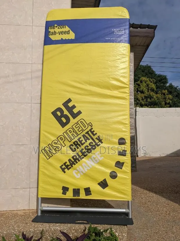 Outdoor Banner Display Stands (Pull-up Banner Ref.) · Photo 1