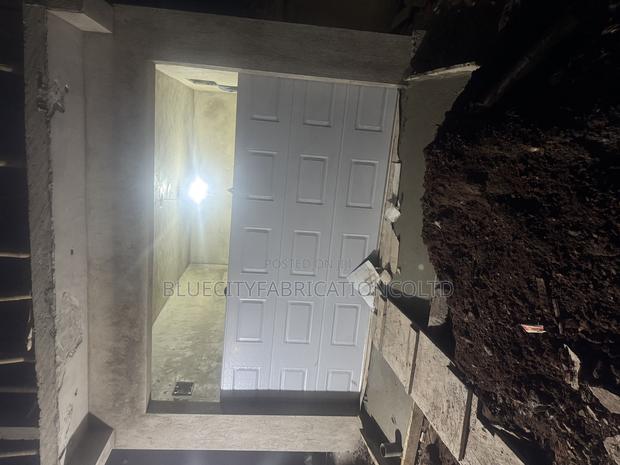 Automatic Garage Door System · Photo 2