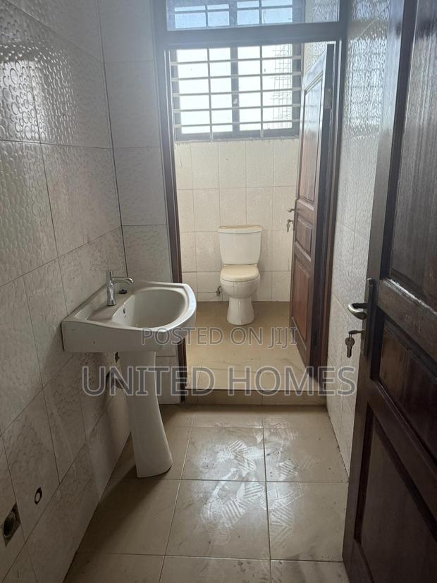 Tema Community One 21 Bedrooms With Office for Rent · Photo 4