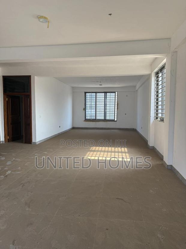 Tema Community One 21 Bedrooms With Office for Rent · Photo 5