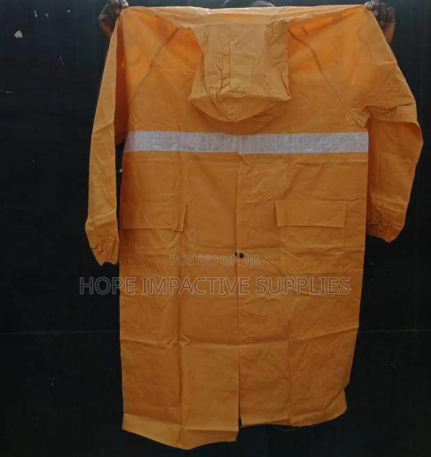 Maxgrade Raincoat - Straight. · Photo 1