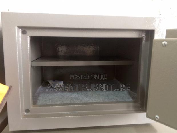 Small Fire Proof Money Safe · Photo 2