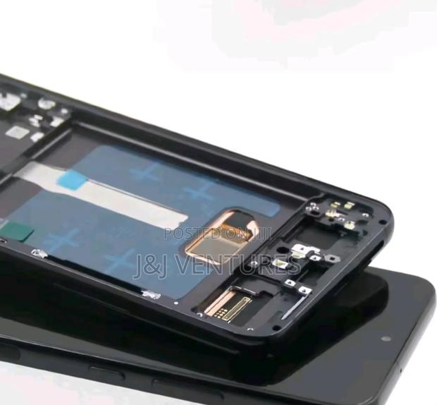 Samsung S22 Plus Screen Replacement · Photo 2
