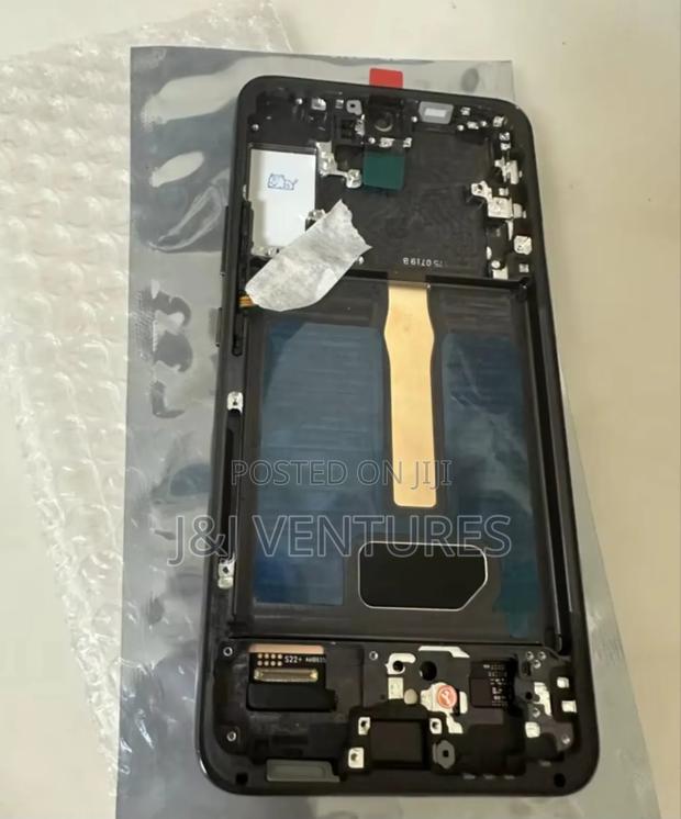 Samsung S22 Plus Screen Replacement · Photo 1