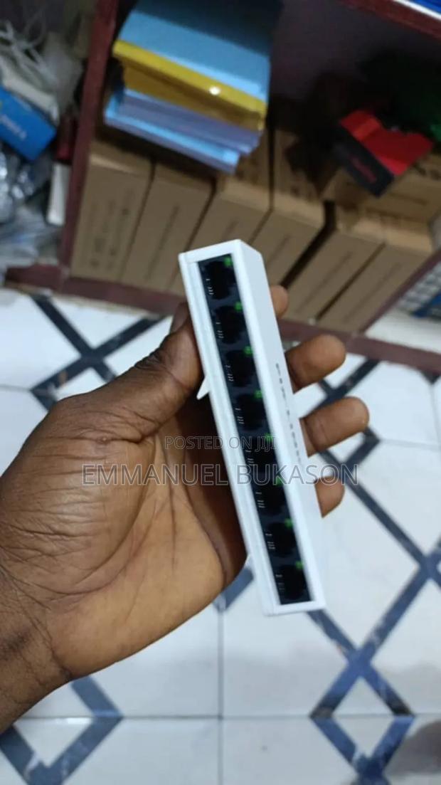 Pixlink 8 Port Network Switch · Photo 2