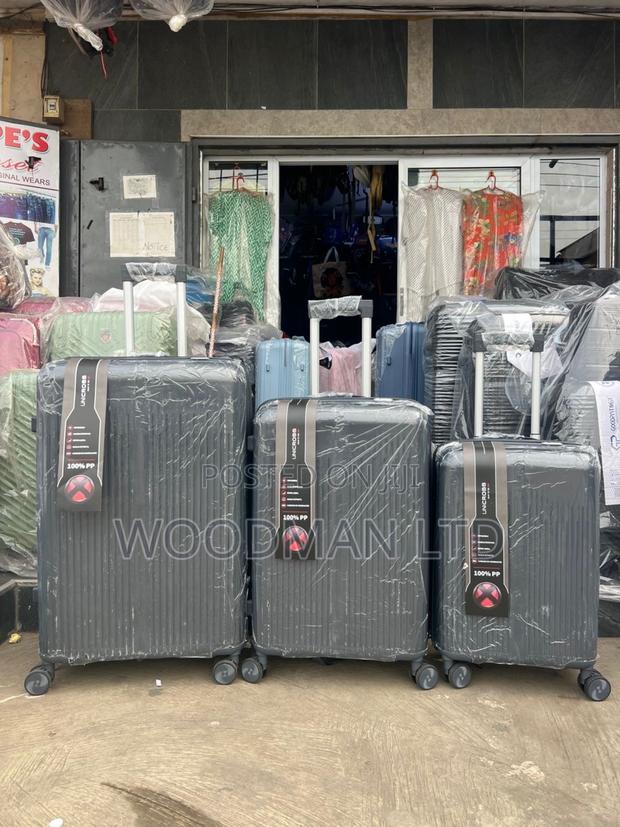 Anticrack Durable Suitcase · Photo 1