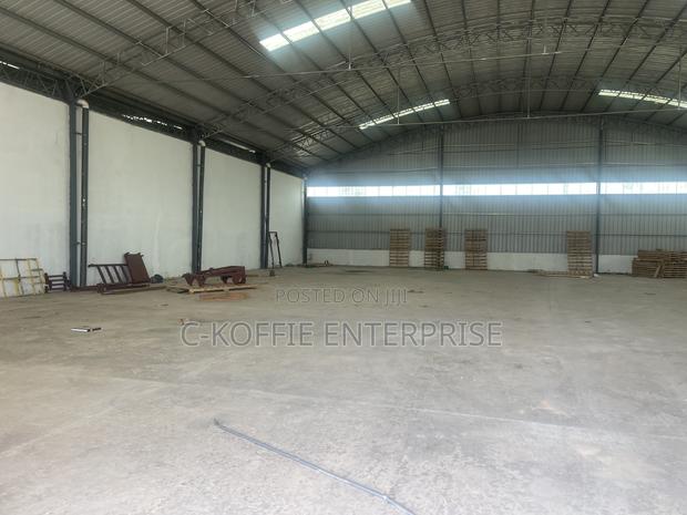 1000 SQM Warehouse With Offices at Circle for Rent · Photo 1