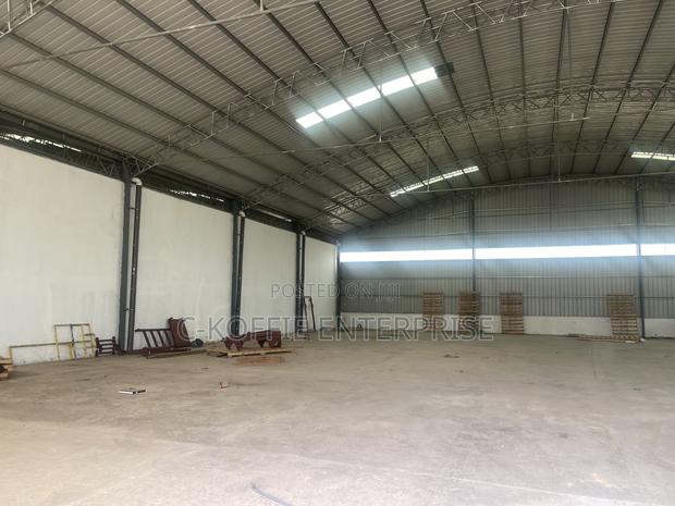 1000 SQM Warehouse With Offices at Circle for Rent · Photo 3