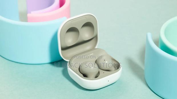 Samsung Galaxy Buds 2 Noise Cancelling Earbuds · Photo 2