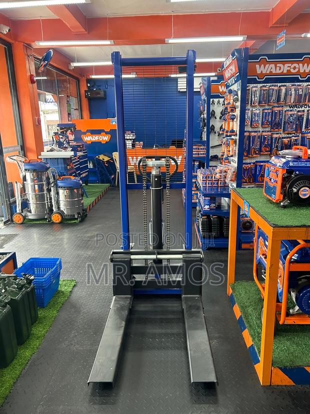1500kg Manual Forklift Stacker Truck/Trolley - Wnk1r15 · Photo 1