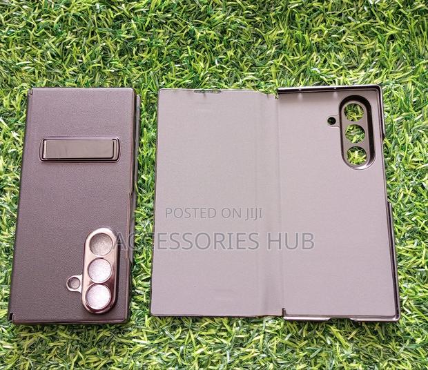 Magnetic Leather Case for Samsung Z Fold 6 and 7 · Photo 4