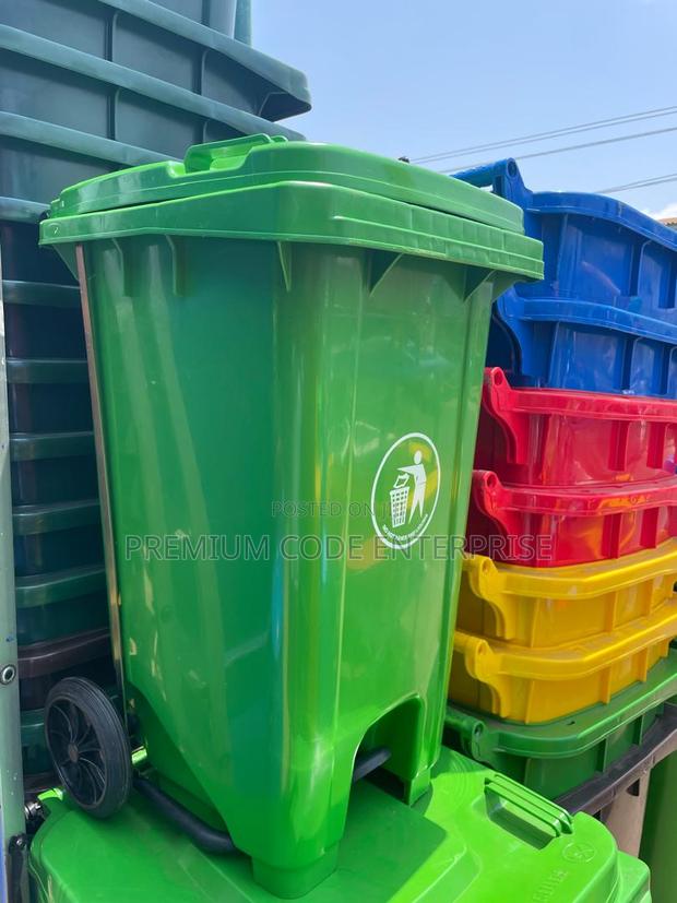 120l Hdpe Pedal Garbage Bin With Wheels · Photo 1