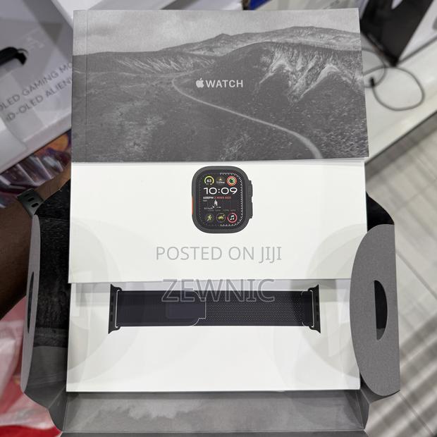 Apple Watch Ultra 2 (Gps+Cellular) 49mm Titanium Case Black Trail Loop · Photo 1
