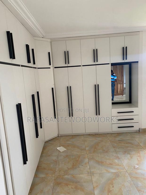 Raf Wardrobe With Laminated Boards Only · Photo 1