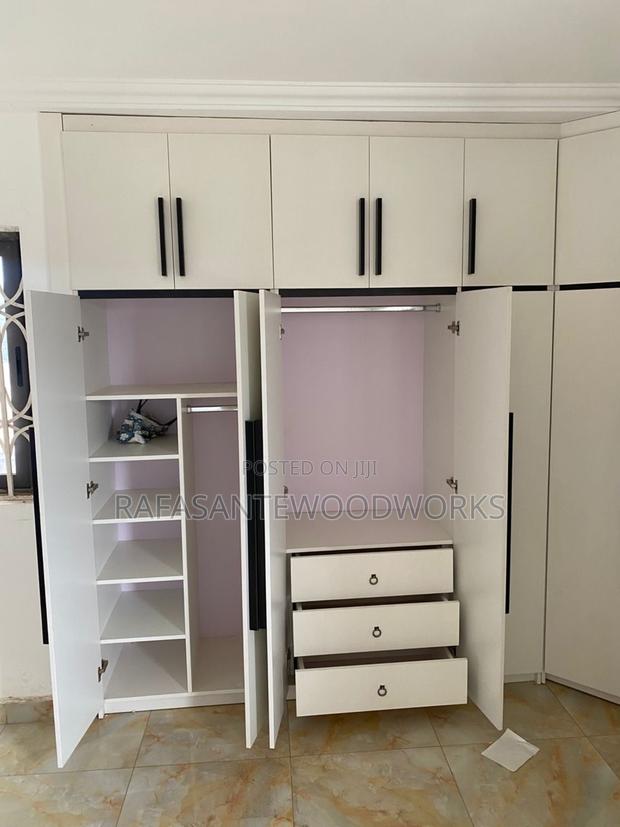 Raf Wardrobe With Laminated Boards Only · Photo 4