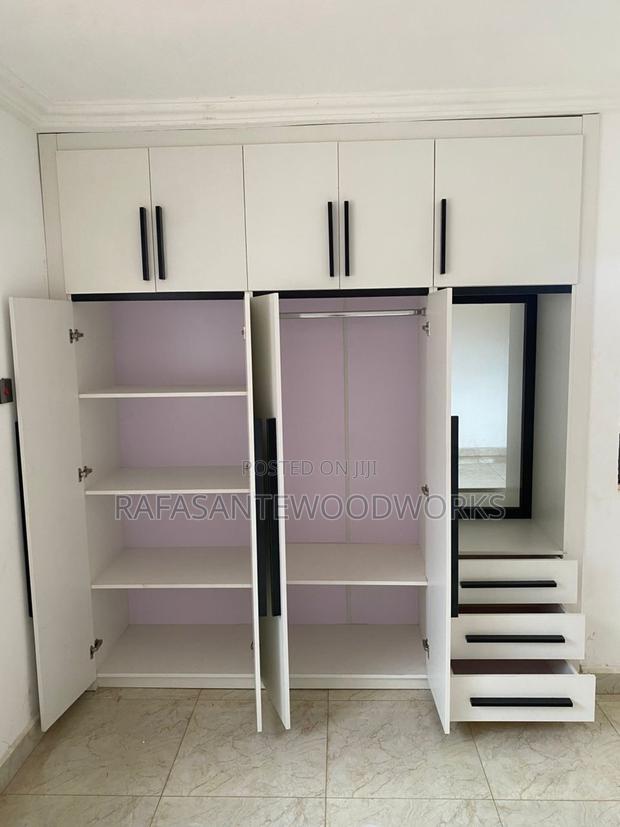 Raf Wardrobe With Laminated Boards Only · Photo 2