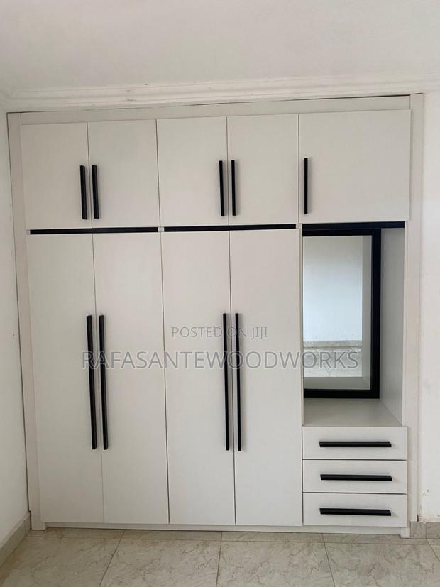 Raf Wardrobe With Laminated Boards Only · Photo 1