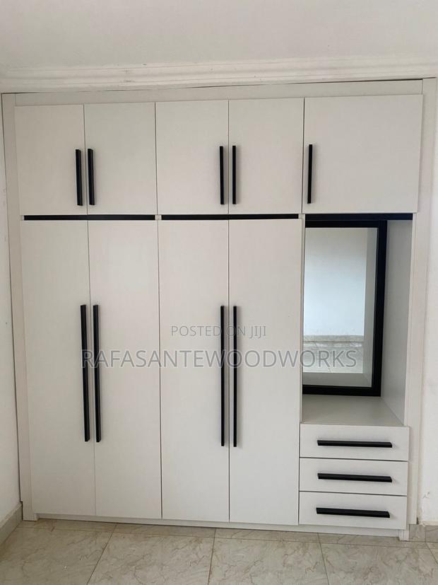 Raf Wardrobe With Laminated Boards Only · Photo 3