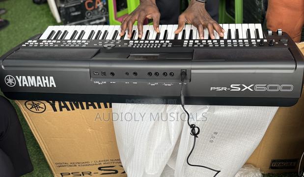Yamaha Sx600 Keyboard · Photo 1