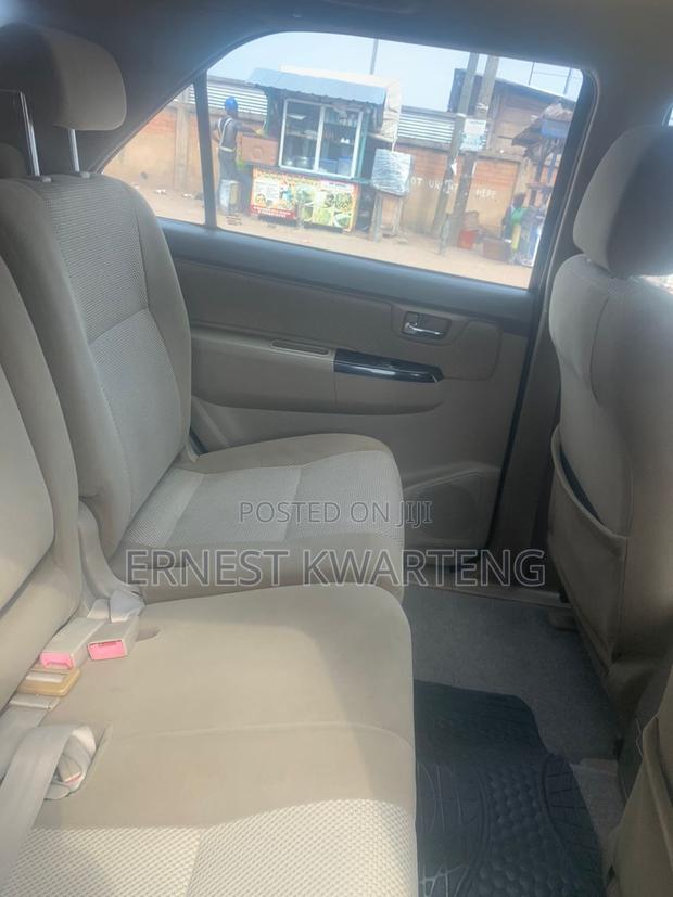 Toyota Fortuner 2012 Gray · Photo 6