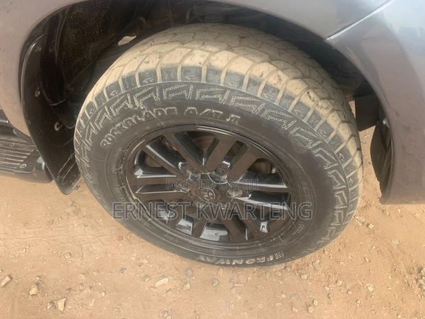 Toyota Fortuner 2012 Gray · Photo 7