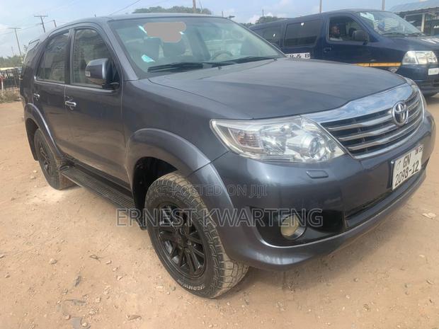 Toyota Fortuner 2012 Gray · Photo 8
