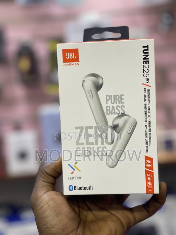 JBL Tune 225tws Earbuds · Photo 1
